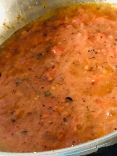 Gravy of the mutter-paneer