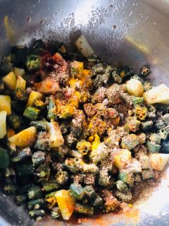 bhindi-aloo-fry-step-2:7