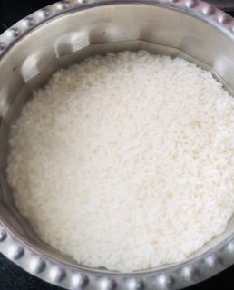 brown-pulao-(bhuga-chawar)-sindhi-food-recipe-in-hindi-step-1(1)