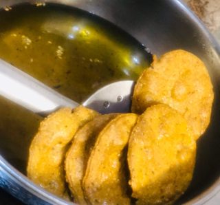 farsi-poori-gujrati-dry-snacks-step-3(5) farsi-poori-gujrati-dry-snacks-step-3(5)