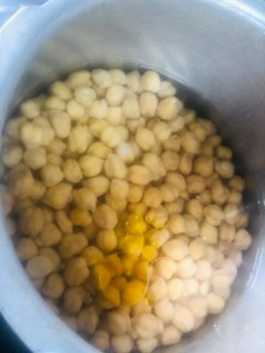 punjabi-chole-(chickpea)-masala-recipe-step-2(1,3)