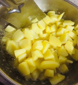 potato-fry-for-fasting(vrat-wale-aloo)-step-2(4) potato-fry-for-fasting(vrat-wale-aloo)-step-2(4)