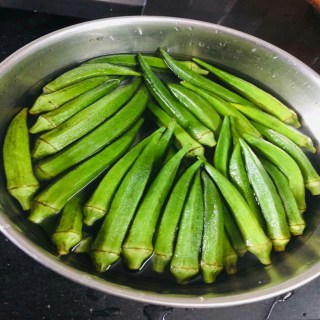 bhindi-aloo-sabzi-step-1(1)