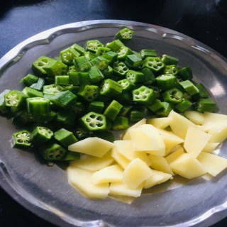 bhindi-aloo-sabzi-step-1(3)