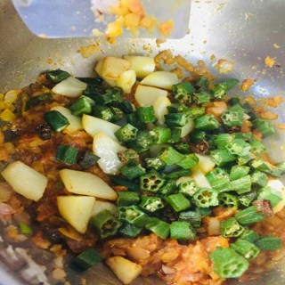 bhindi-aloo-sabzi-step-2(14)