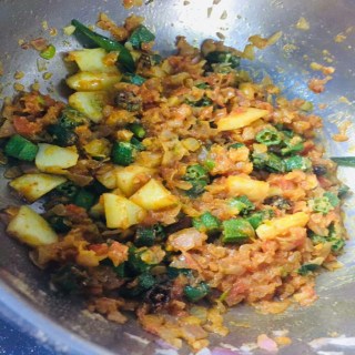 bhindi-aloo-sabzi-step-2(16)