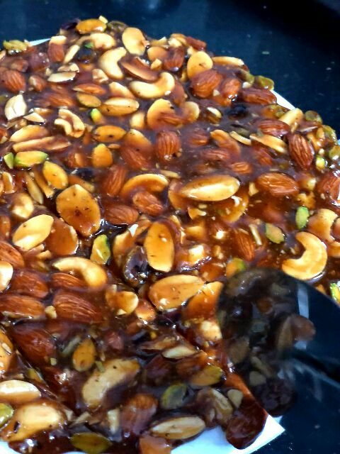 dry-fruits-chikki-recipe-step-2(17,a)