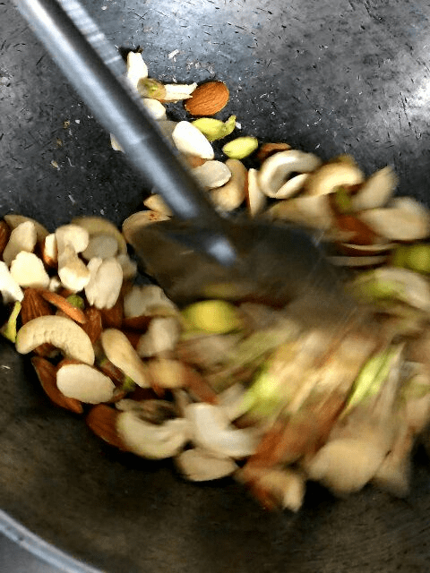 dry-fruits-chikki-recipe-step-2(3)