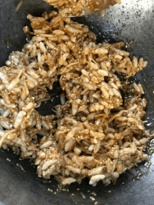 til-murmura-nariyal-mixed-gud-chikki-step-2(12)