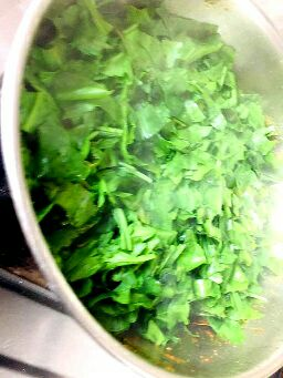 spinach-potato-sabzi-recipe-step-2(12)