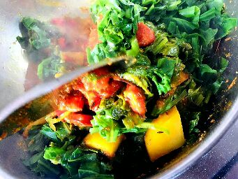 spinach-potato-sabzi-recipe-step-2(14)