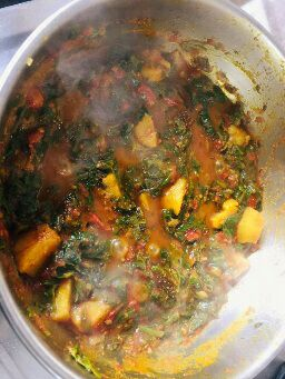 spinach-potato-sabzi-recipe-step-2(17,2)