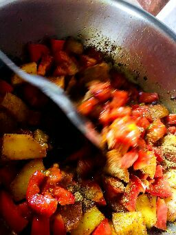 spinach-potato-sabzi-recipe-step-2(7,4)