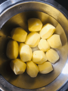 baby-p0tatoes-sabzi-recipe-in-curd-gravy-step-1(a,1)