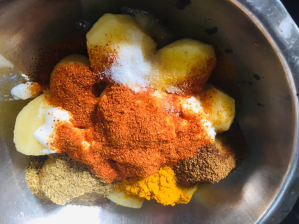 baby-p0tatoes-sabzi-recipe-in-curd-gravy-step-1(b,3)