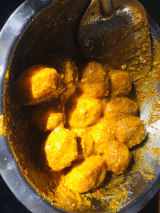 baby-p0tatoes-sabzi-recipe-in-curd-gravy-step-1(b,7)