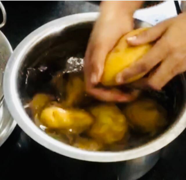 Aloo Chips सफेद आलू चिप्स (White Potato Chips) – हल्की धूप में सुखाने की विधि