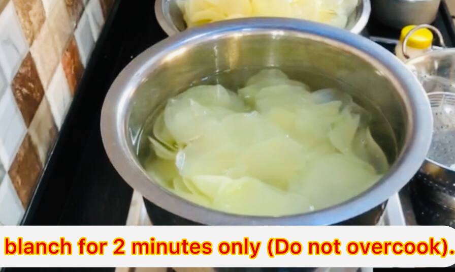 Aloo Chips सफेद आलू चिप्स (White Potato Chips) – हल्की धूप में सुखाने की विधि