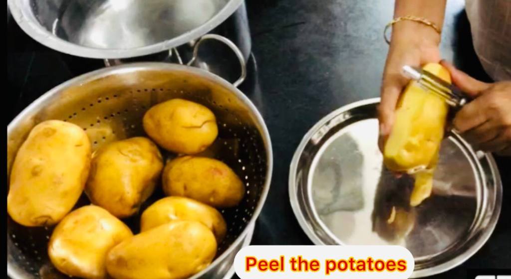 Aloo Chips सफेद आलू चिप्स (White Potato Chips) – हल्की धूप में सुखाने की विधि