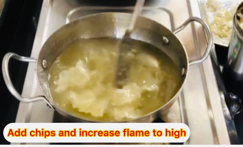 Aloo Chips सफेद आलू चिप्स (White Potato Chips) – हल्की धूप में सुखाने की विधि