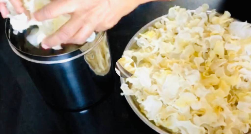 Aloo Chips सफेद आलू चिप्स (White Potato Chips) – हल्की धूप में सुखाने की विधि