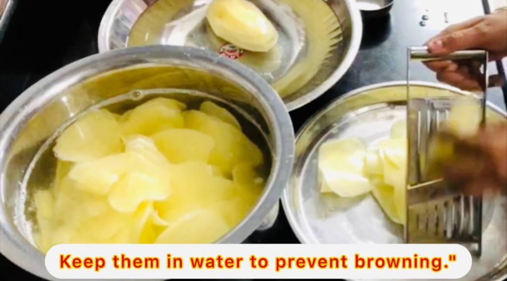 Aloo Chips सफेद आलू चिप्स (White Potato Chips) – हल्की धूप में सुखाने की विधि